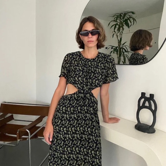 Who What Wear Plisse Collection NWT Drew Cutout Twist MIDI Dress Daisy Floral M - Picture 3 of 16